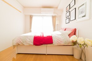 Zimmer (/3) | 1 Schlafzimmer, Bügeleisen/Bügelbrett, kostenloses WLAN, Bettwäsche