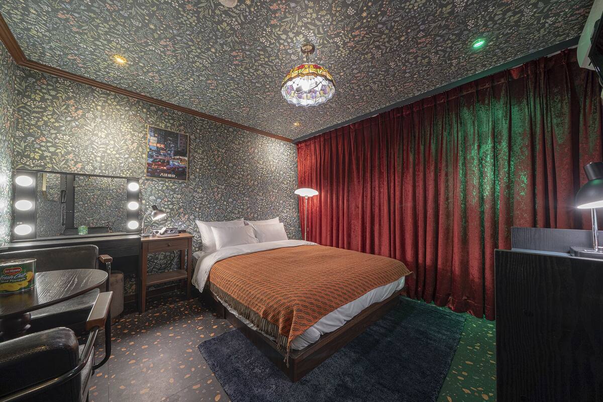 Simsa Chui Deluxe | Peralatan tempat tidur premium, langsir/tirai gelap terus, kalis bunyi 