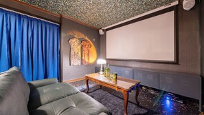 Party Room | 高档床上用品、特色装修、遮光窗帘、隔音