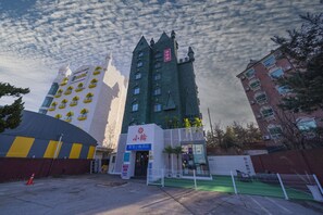 المنشأة من الخارج