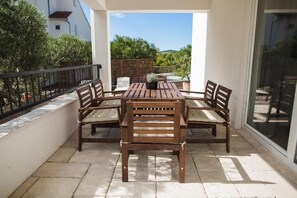 Outdoor dining - Apartment in Vodice with Terrace, Air condition, WIFI, Dishwasher (4932-3) (Vodice)