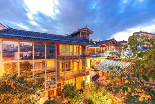 Floral Hotel · Yi Xing Lijiang