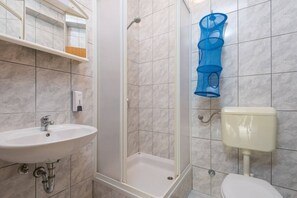 Douche, serviettes fournies