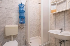 Shower, towels - Studio apartment in Orebić with Terrace, Air condition, WIFI (4934-2) (Orebic)