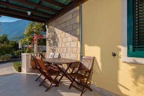 Outdoor dining - Apartment in Orebić with Terrace, Air condition, WIFI, Washing machine (4934-3) (Orebic)