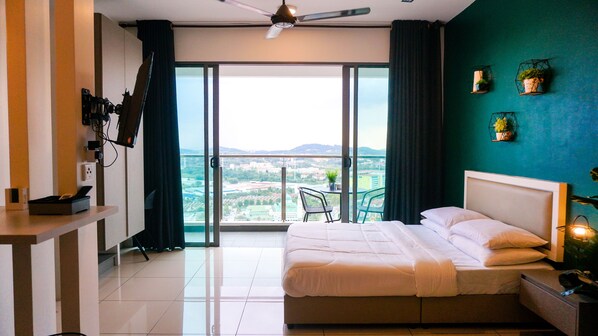 Iron/ironing board, free WiFi