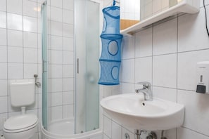 Shower, towels