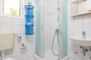 Shower, towels - Apartment in Orebić with Seaview, Balcony, Air condition, WIFI (4934-8) (Orebic)
