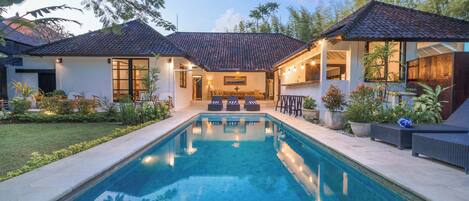 Indoor pool, outdoor pool