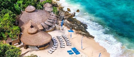 بالقرب من الشاطئ