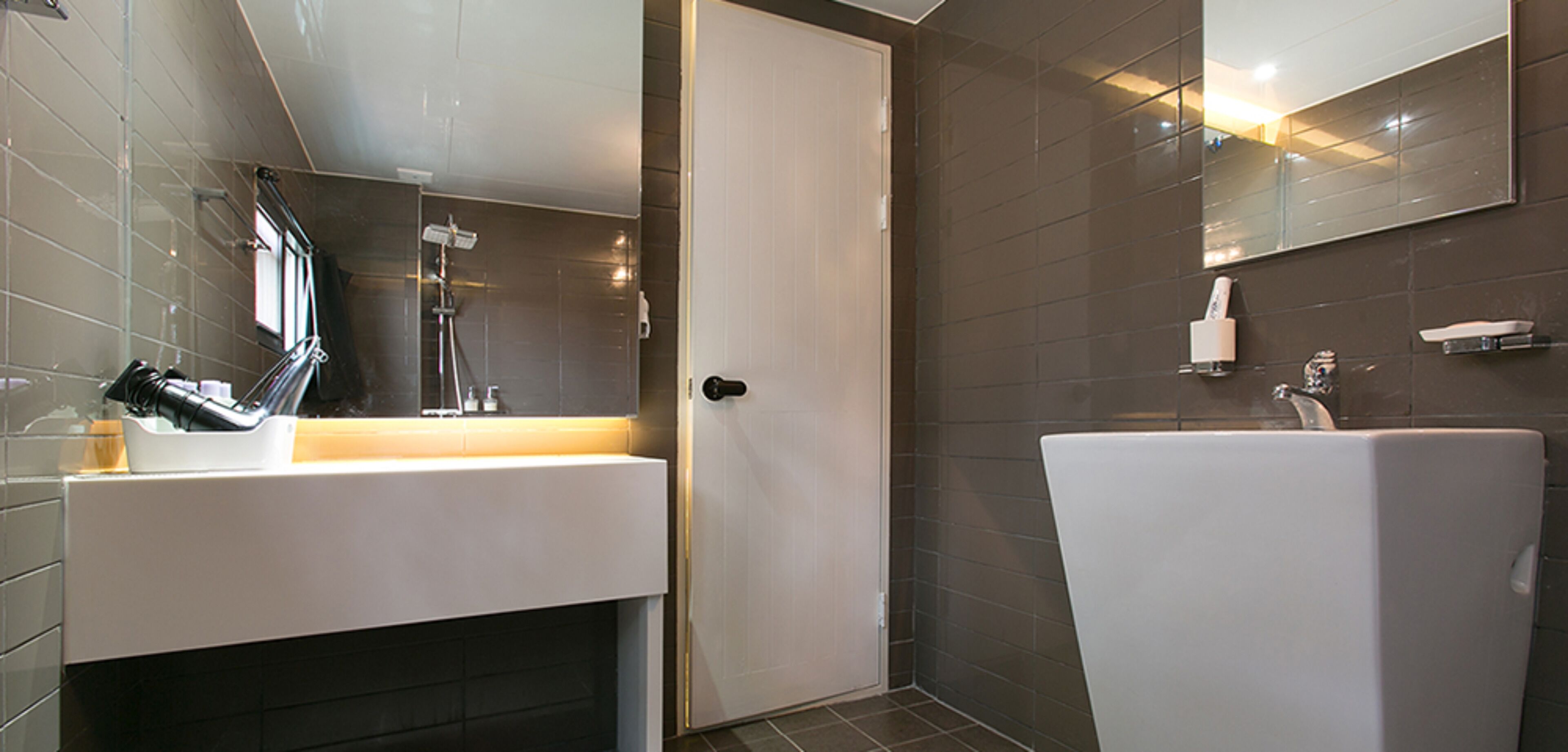 duplex, 2 bedrooms (aeseo) | bathroom | shower, hair dryer, slippers, towels