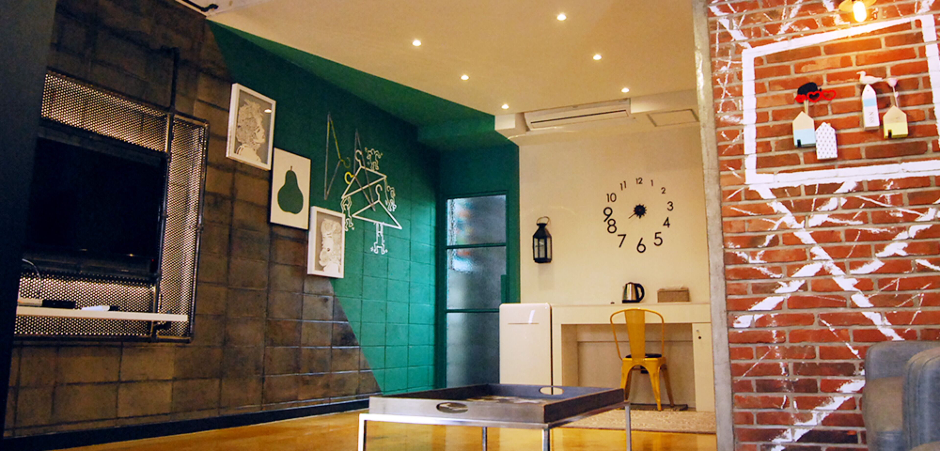 duplex, 2 bedrooms (green pop) | living area | flat-screen tv