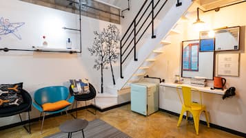 Duplex, 1 Bedroom (Red Pop / Orange Pop) | Living area | Flat-screen TV