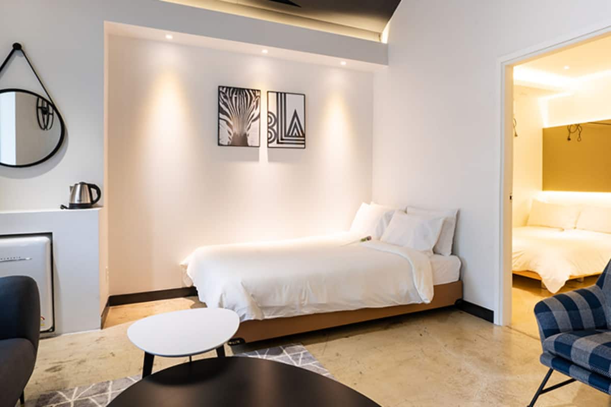 Room, 2 Bedrooms (Zebra) | 1 bilik tidur, Wi-fi percuma
