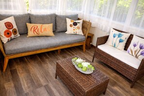 Smart TV, chimenea, videojuegos y libros 