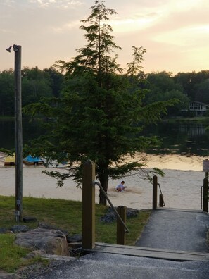 Property grounds - Charming Resort Home. Pet-Friendly! (Tobyhanna)