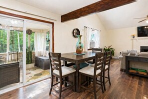 Dining - Charming Resort Home. Pet-Friendly! (Tobyhanna)