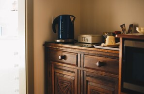 Tradisjonelt dobbeltrom | Eget kjøkken | Minikjøleskap, mikrobølgeovn, vannkoker og brødrister