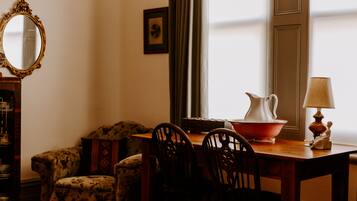 Individually furnished, iron/ironing board, free WiFi, bed sheets