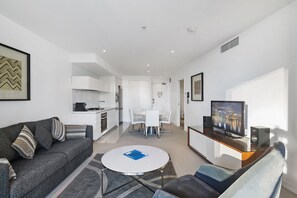 Living area - Oracle Resort Private Luxe 2 Bedroom (Broadbeach)