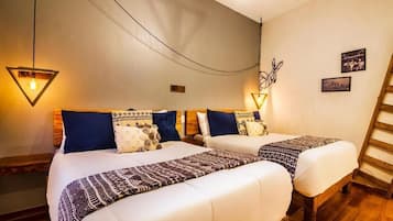 Standardzimmer, 2 Doppelbetten | Schreibtisch, kostenloses WLAN, Bettwäsche