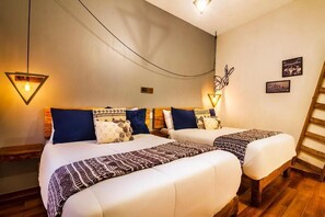 Habitació estàndard, 2 llits dobles | Escriptori, wifi gratuïta i roba de llit 