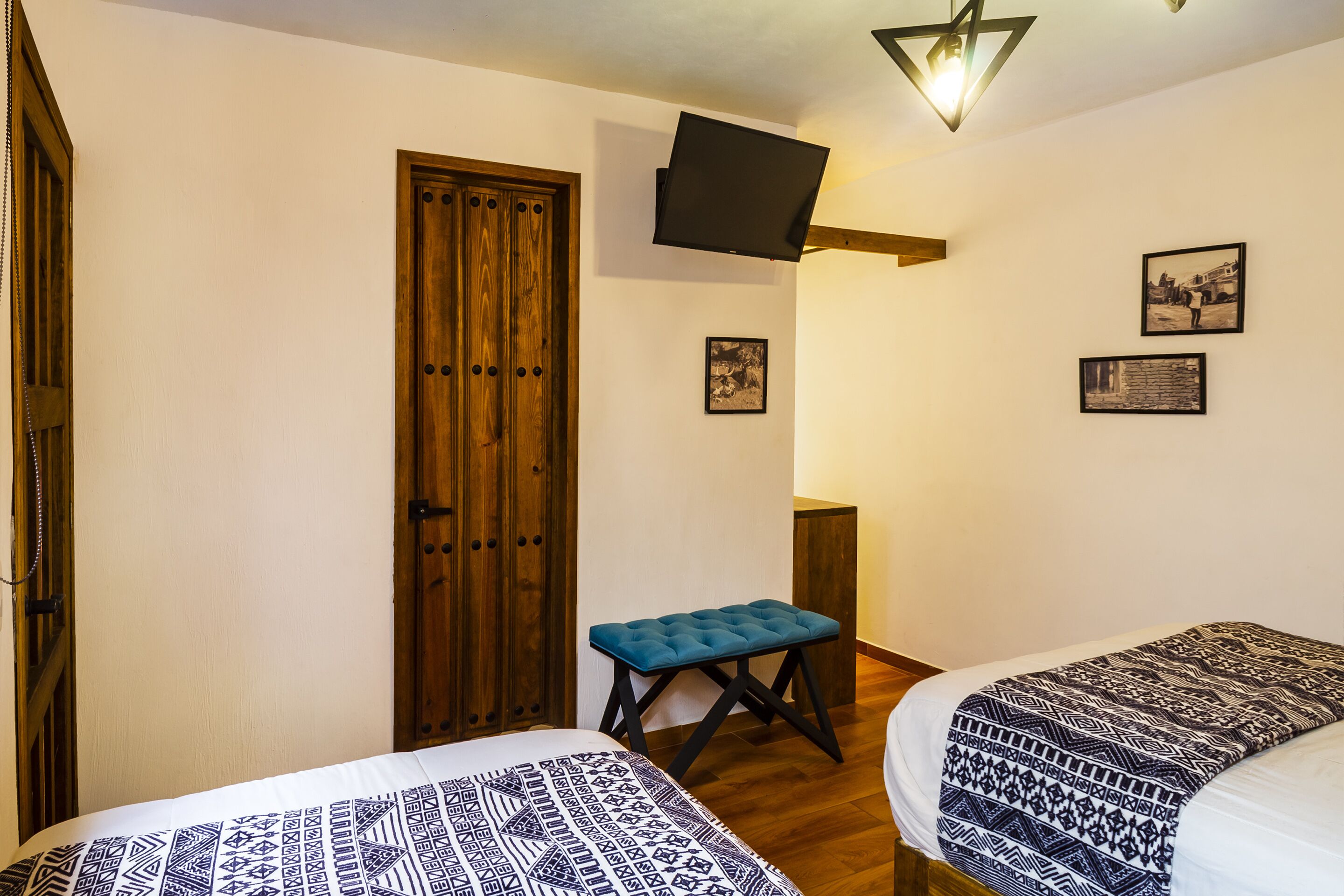 standard triple room | desk, free wifi, bed sheets