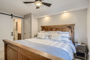 3 slaapkamers, een strijkplank/strijkijzer, reisbedje, wifi