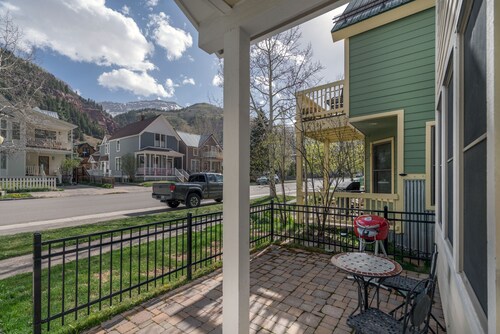 Spacious home with beautiful interior in the heart of Telluride