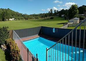 Seasonal outdoor pool - Kew Motel (Kew)