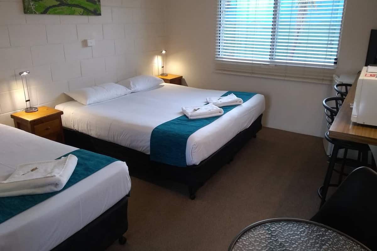 Twin / Triple (King & Single Bed 2-3 Person Max) | Iron/ironing board (on request), free WiFi, bed sheets
