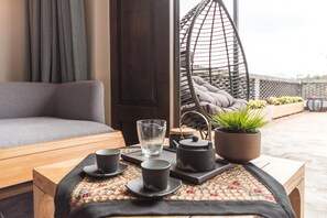 Desk, free WiFi - Floral Hotel Yun Xi Lijiang (Lijiang)
