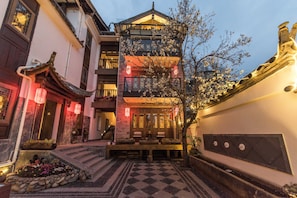 Courtyard - Floral Hotel Yun Xi Lijiang (Lijiang)