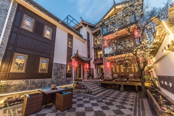 Courtyard - Floral Hotel Yun Xi Lijiang (Lijiang)