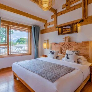 Quarto casal clássico | Escrivaninha, Wi-Fi de cortesia