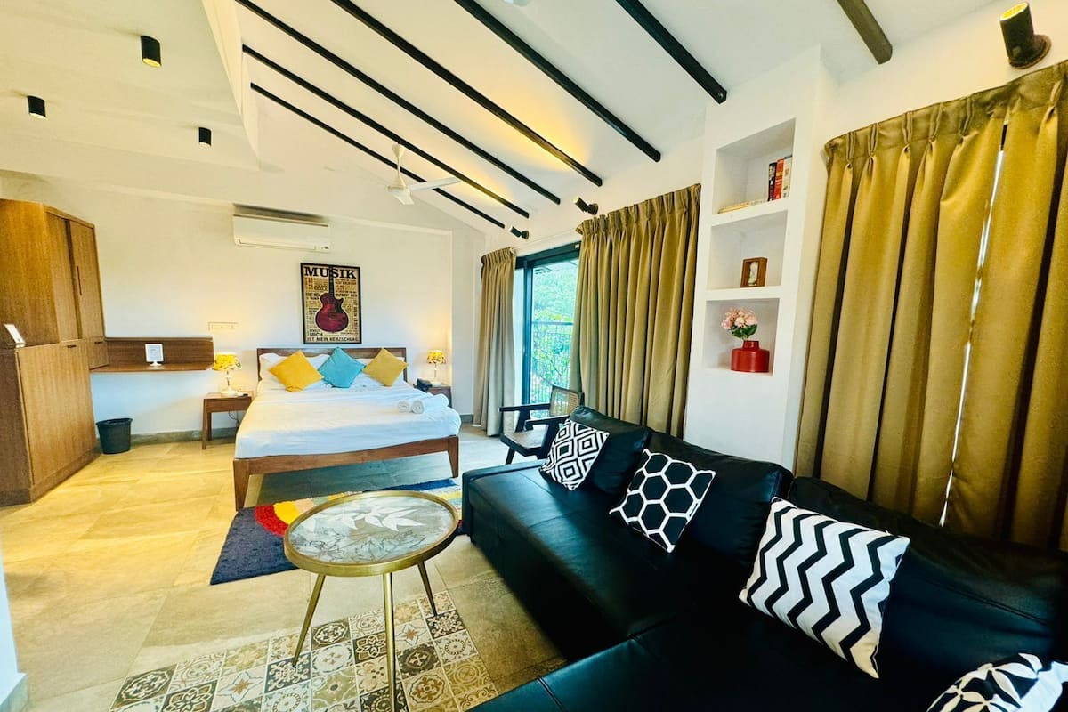 Family Suite, Pool View | 1 bedroom, in-room safe, individually decorated, individually furnished