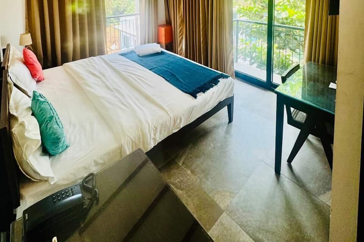 Deluxe Double or Twin Room, Mountain View | 1 bedroom, in-room safe, individually decorated, individually furnished