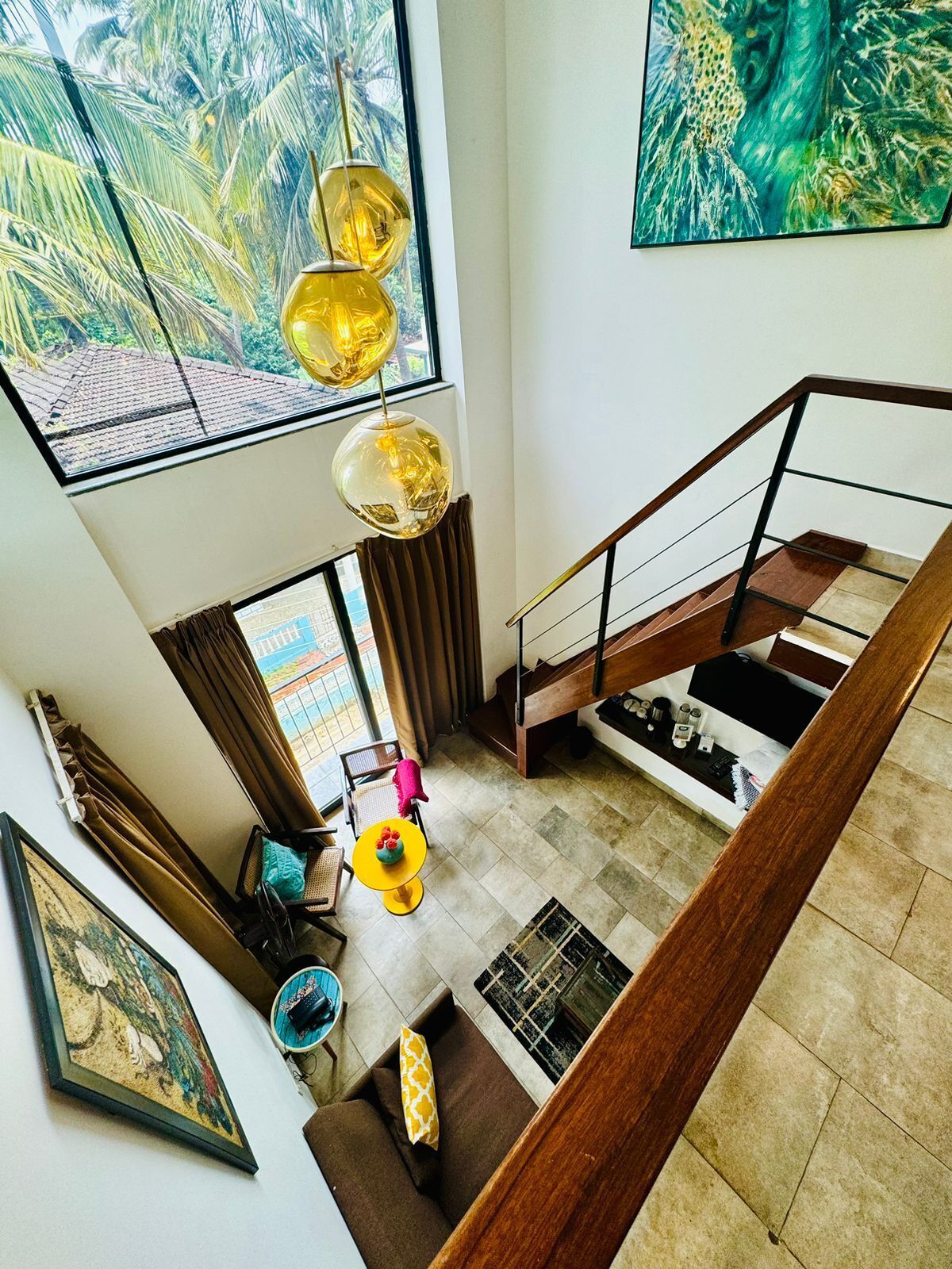 Junior Suite | Living area | 32-inch TV with cable channels