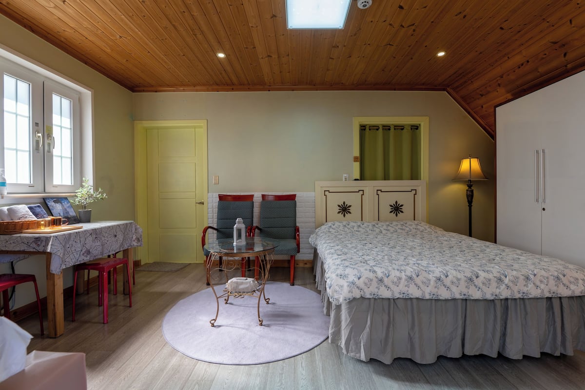 Room, 1 Double Bed, Non Smoking, Ocean View | 2 bedrooms, free WiFi