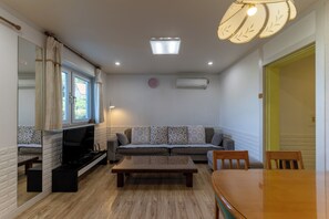 Family House, 2 Bedrooms, Sea View | Living area