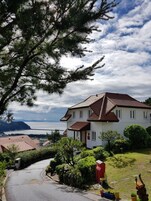 Fachada de la propiedad