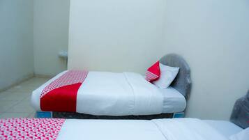 Deluxe Twin Room | Desk, free WiFi