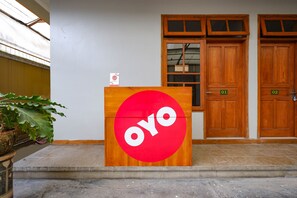 Reception - OYO 2737 D'KostNearKraton mangkunegaran (Surakarta)