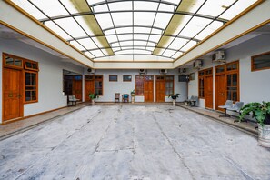 Interior detail - OYO 2737 D'KostNearKraton mangkunegaran (Surakarta)