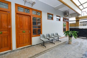 Interior detail - OYO 2737 D'KostNearKraton mangkunegaran (Surakarta)