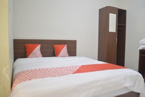 Standard Double Room | Free WiFi, bed sheets