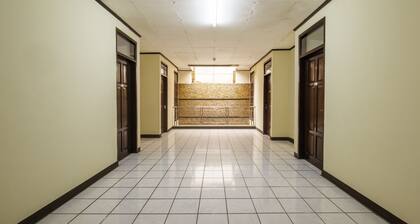 Super OYO 2672 Bee M Syariah