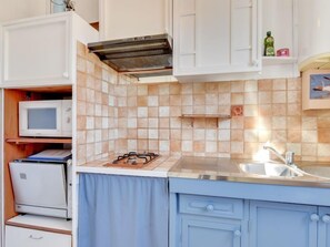 Jääkaappi, mikroaaltouuni, astianpesukone