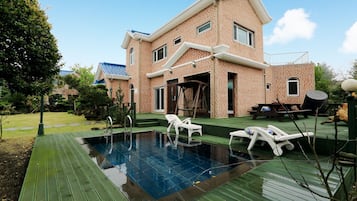 Alberca al aire libre por temporada