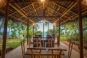 Khu ẩm thực ngoài trời